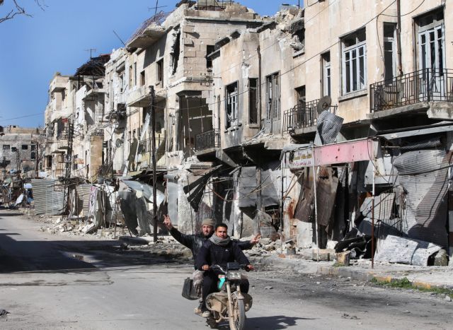 Δύση και Άραβες εξετάζουν περισσότερη βοήθεια στους σύρους αντικαθεστωτικούς